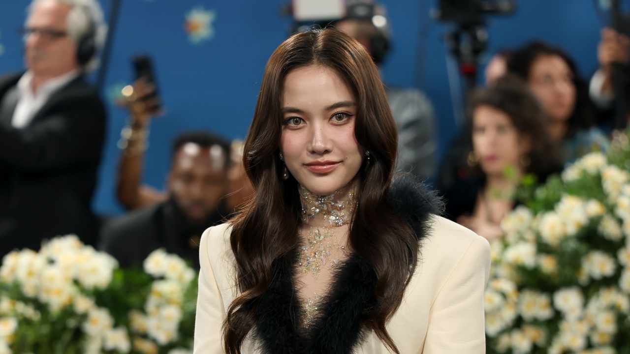 Тайская актриса Фриен дебютировала на Met Gala 2025 — Смотрите фото