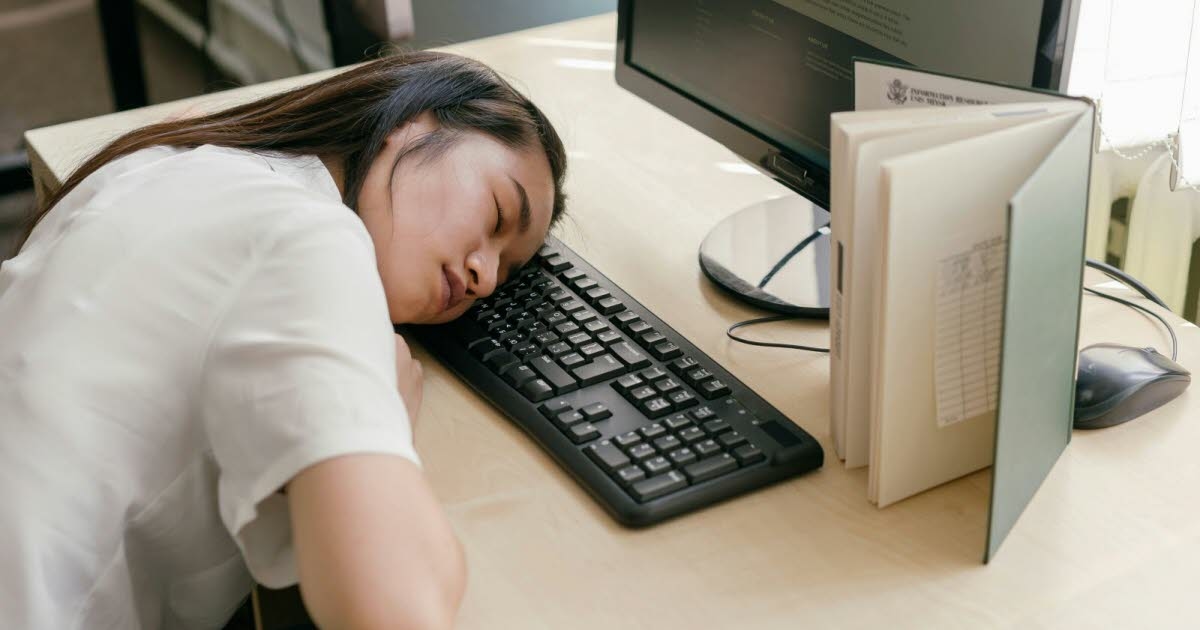 Decryption. The Minister of Health advocates napping in the workplace: why it's still "frowned upon"