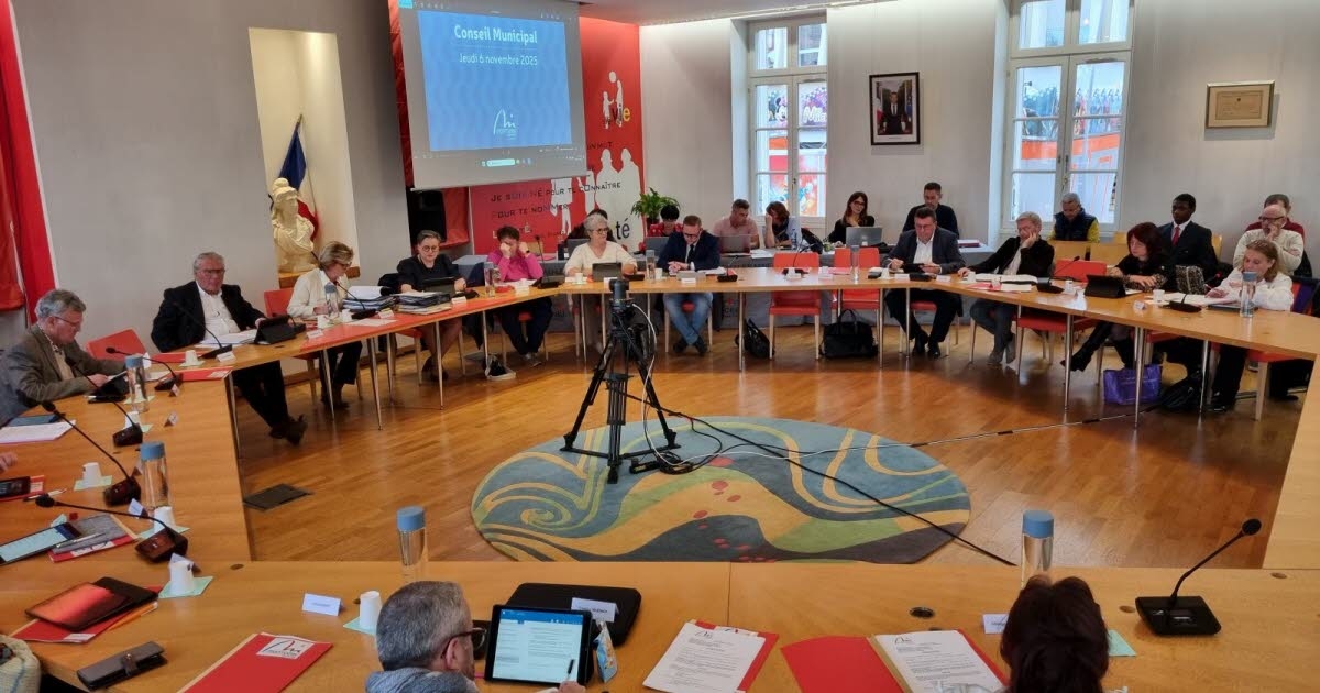 Montceau-les-Mines. Die Stelle des stellvertretenden Bürgermeisters Guy Souvigny war vakant und wurde abgeschafft.