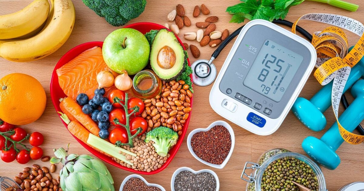 Obniż poziom cholesterolu, jedząc dwa produkty, które „działają podobnie do statyn”