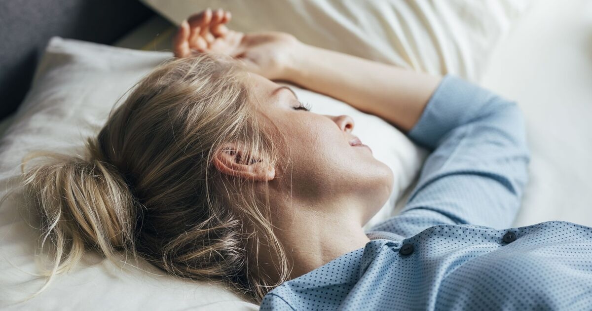 'I'm a sleep expert and there's a 15-minute rule that'll help you drift off'