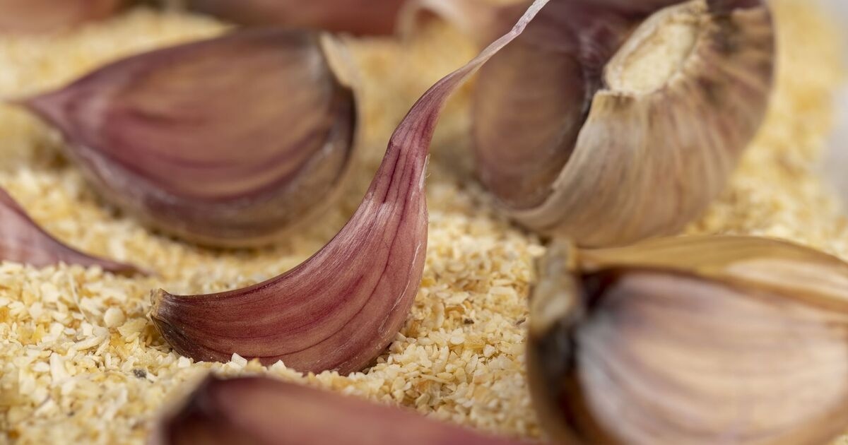 El sencillo método de cocina del chef significa que nunca más tendrás que pelar ajo.