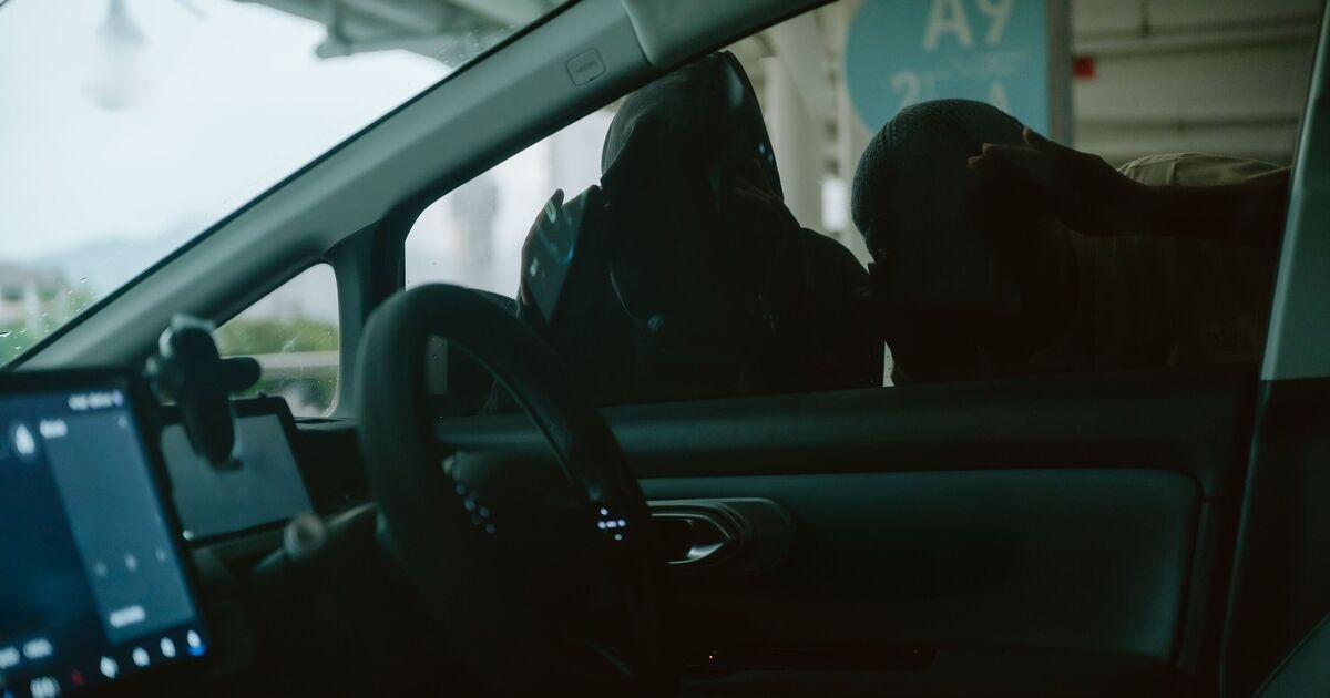 Agli automobilisti viene chiesto di parcheggiare l'auto in garage mentre l'ondata di criminalità si diffonde nel Regno Unito