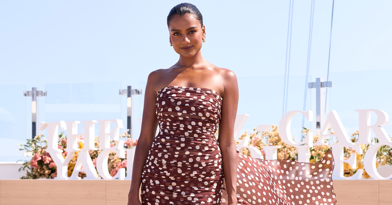 Visto en Ibiza y Barcelona: La tendencia de vestidos que eclipsa a los florales