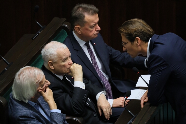 Partie rządowe za uchyleniem immunitetu i aresztowaniem Ziobry, PiS przeciw, Konfederacja przeciwna aresztowaniu