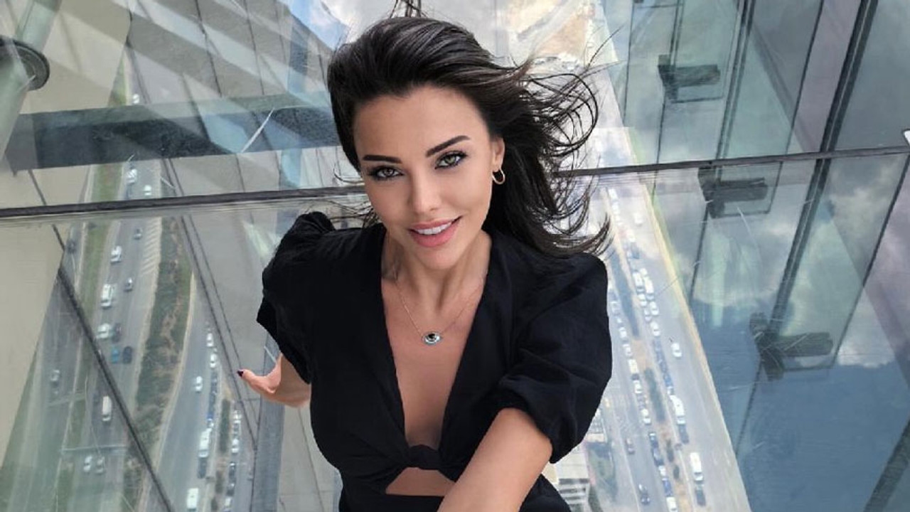Tuvana Türkay'dan cesur kombin
