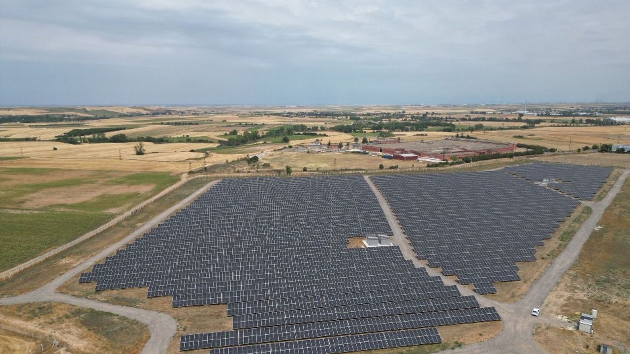 CW Enerji’den Tekirdağ’a 9863,6 kWp’lik  Arazi GES