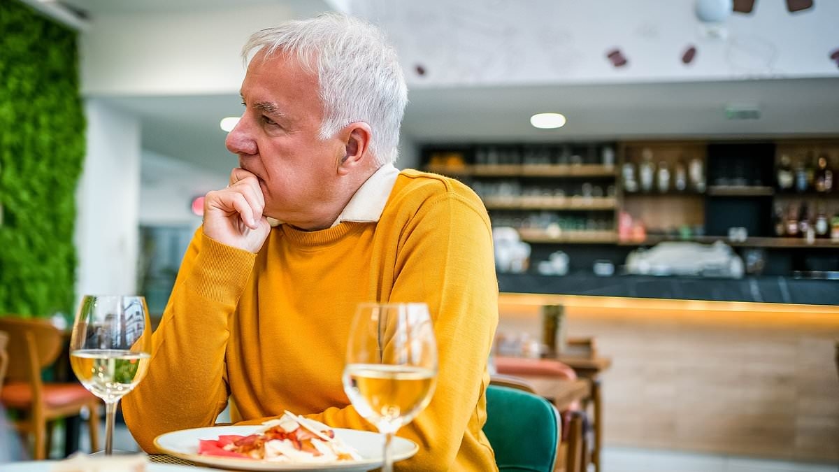 Die sehr verstörende Tat meines Mannes in einem Restaurant – und warum Ärzte befürchten, dass es sich dabei um ein frühes Anzeichen von Demenz handelt: DR. MARTIN SCURR