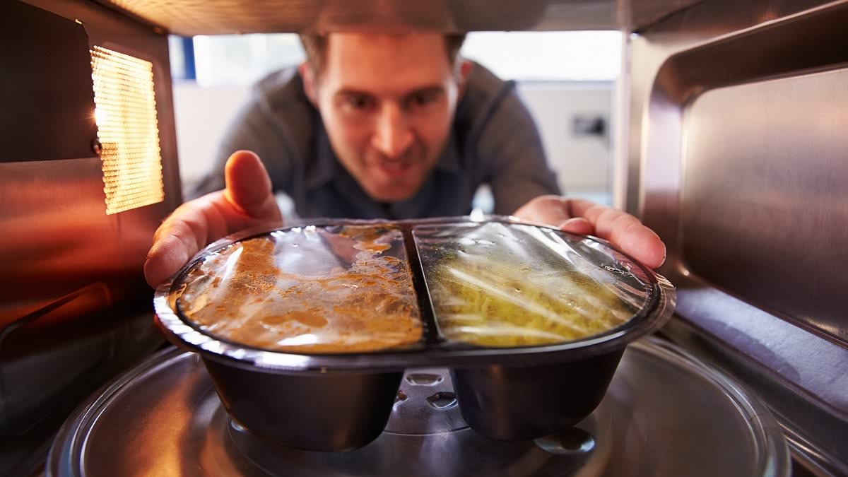 UJAWNIONO NAJNIEJSZE GOTOWE POSIŁKI: Najgorsze, co może być słone jak 10 porcji frytek z McDonalda. Czy Twoja ulubiona potrawa jest na tej liście?