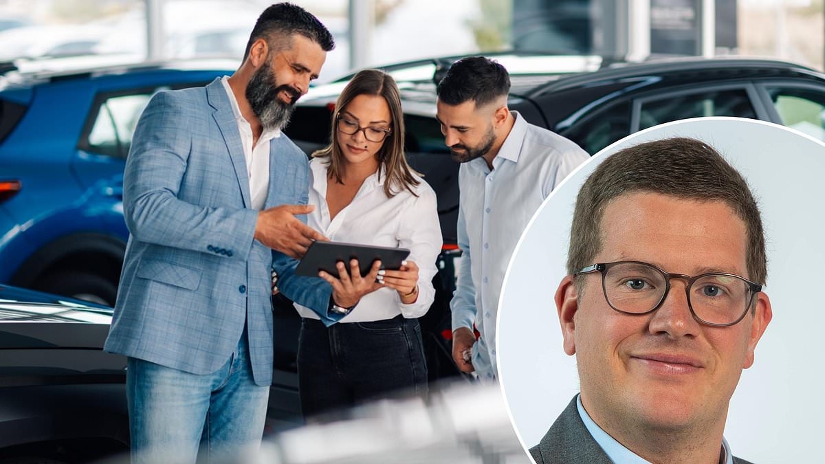 We hebben een nieuwe auto gekocht met contant geld... de verkoper was niet blij en dankzij het financiële schandaal weet ik waarom: LEE BOYCE