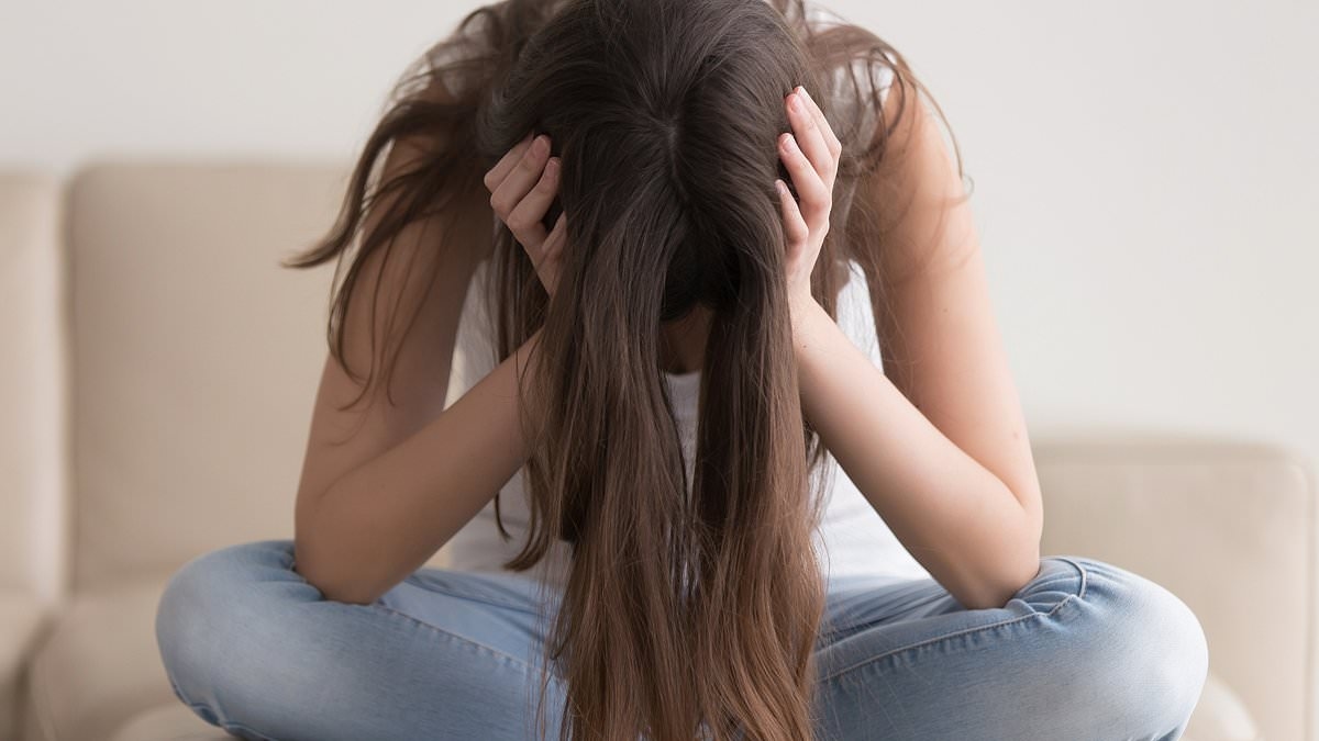 Slechts 15 minuten wandelen per dag kan helpen de symptomen van een slopende ziekte te verminderen, die één op de zes volwassenen treft en steeds vaker voorkomt.