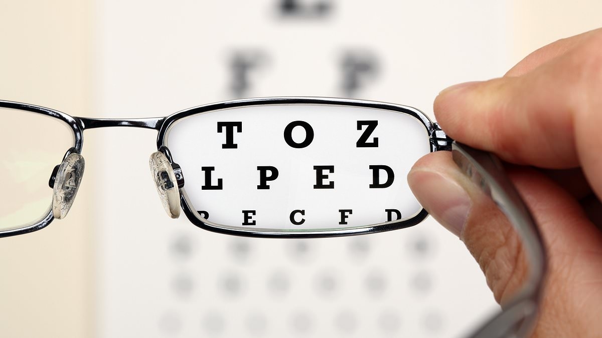 Mais problemas oculares podem ser tratados nas ruas principais, de acordo com novas regras que permitem que optometristas e oftalmologistas tenham acesso a mais medicamentos.