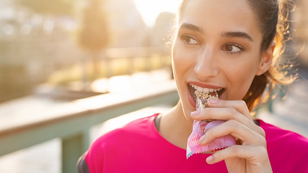 As barras de lanche que prometem ser anti-inflamatórias, boas para a concentração... e que podem até mesmo prevenir o envelhecimento - avaliadas e testadas pela nutricionista ROSIE CARR