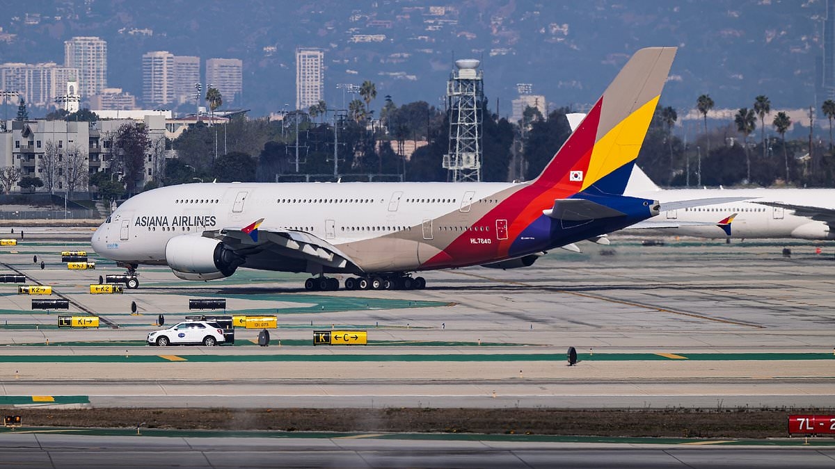Passengers on flight from South Korea to New York quarantined over 'highly infectious' mystery contagion