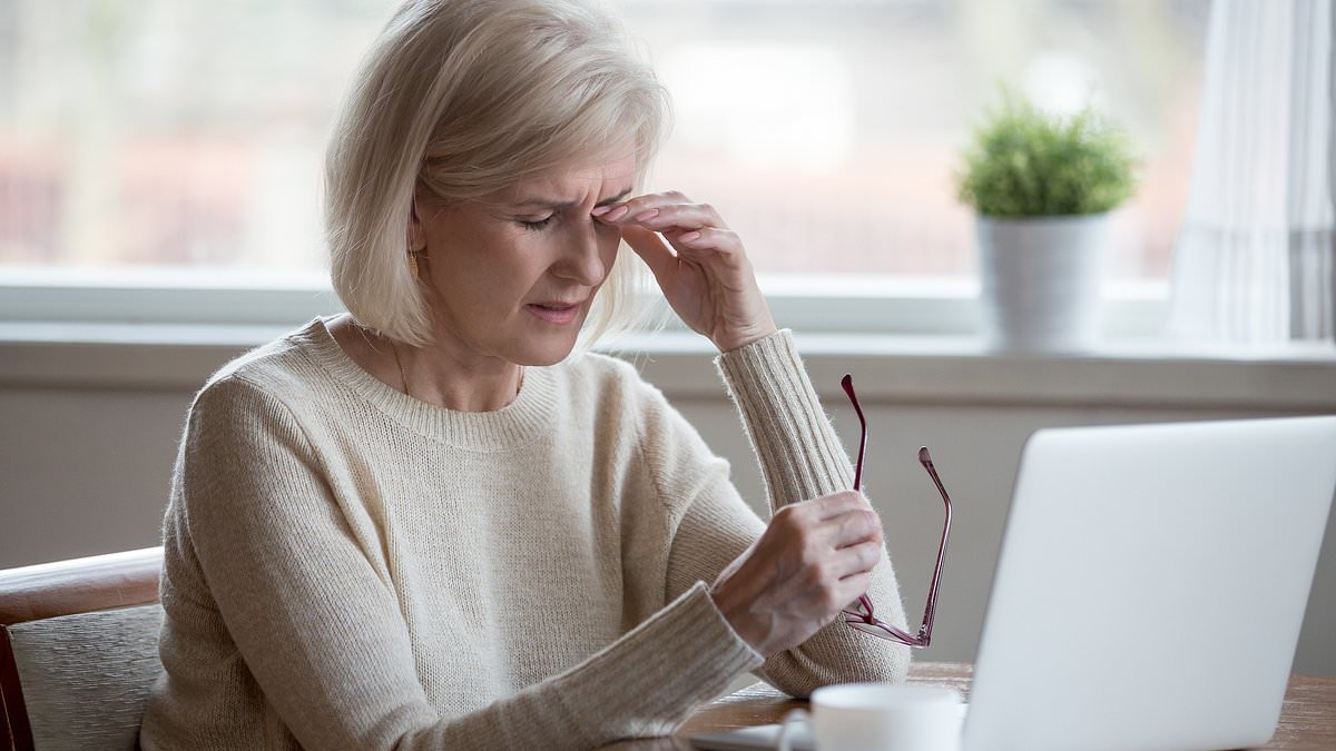 Dementia expert shares five key differences between brain fog and Alzheimer's disease