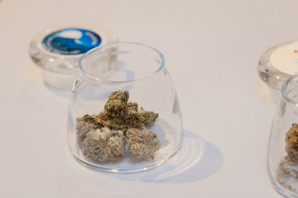 Het wordt steeds duidelijker dat marihuana verband houdt met hartaanvallen en beroertes.