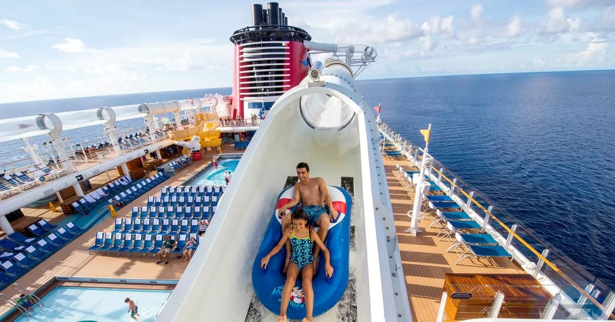 7 actividades ridículamente geniales en cruceros, desde atracciones aterradoras hasta un bar "volador".