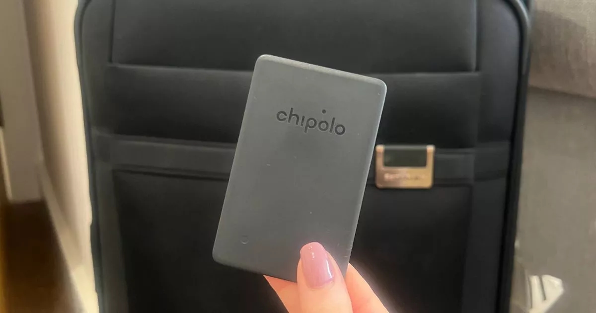 „Ich habe eine Chipolo-Karte verwendet, um mein Gepäck als günstigere Alternative zum Apple AirTag zu verfolgen.“