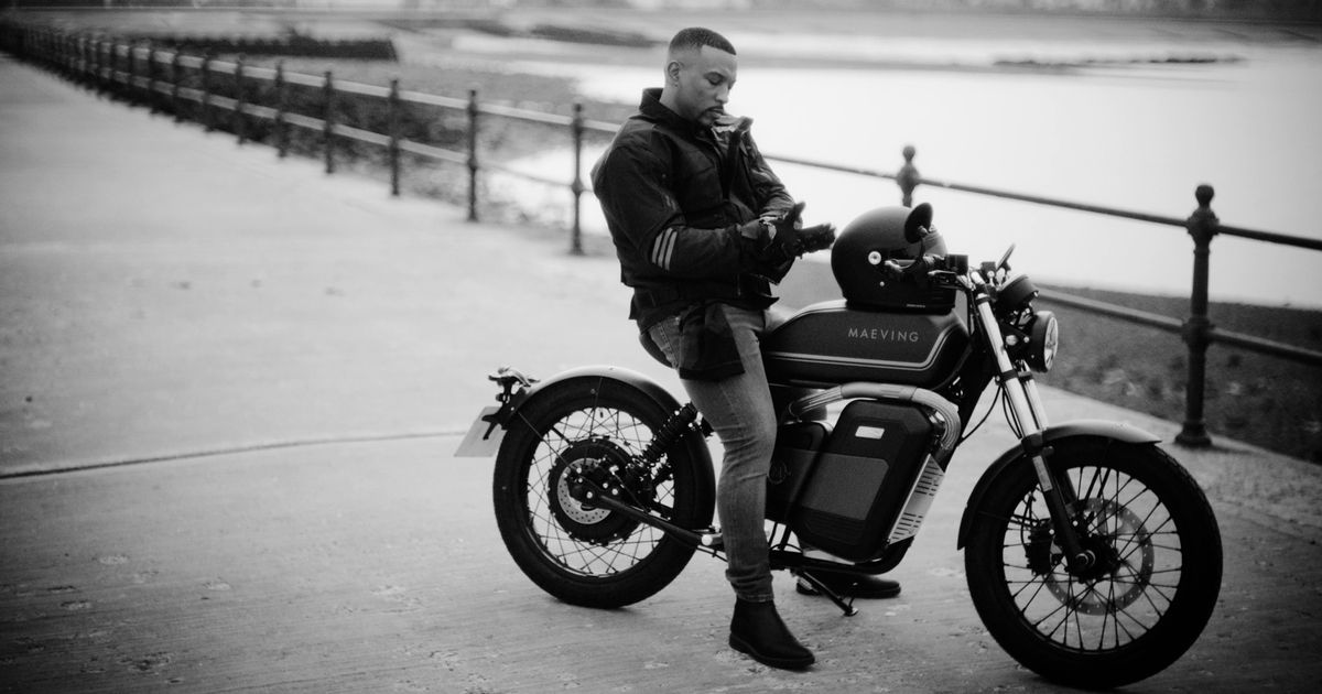 Ergenlik çağındaki yıldız Ashley Waters elektrikli motosikletle 'huzuru bulma' hikayesini anlattı