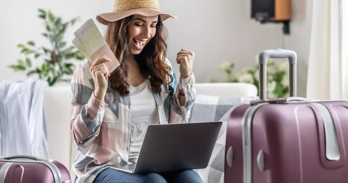 Travel expert says never book a holiday without your mobile phone