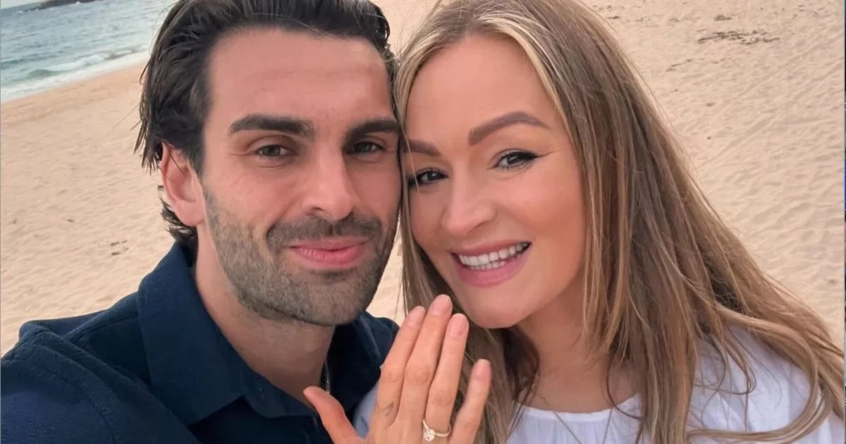 Adam Collard gesteht den wahren Grund für die Verschiebung der Hochzeit mit seiner Verlobten Laura Woods, die einen Altersunterschied hat