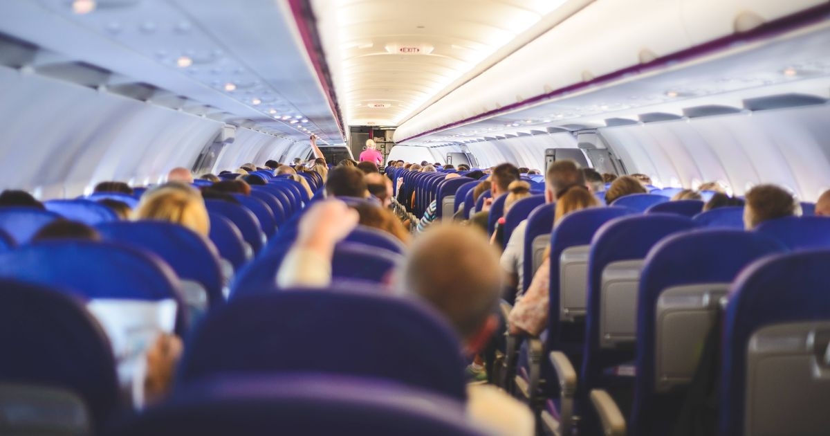 Wizz Air bietet Passagieren die Möglichkeit, gegen Aufpreis den Mittelsitz neben sich freizuhalten.
