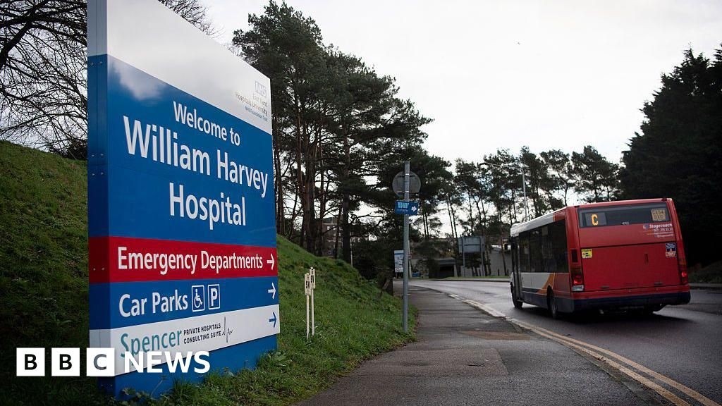 Trust apologises for treating A&E patients in cafe