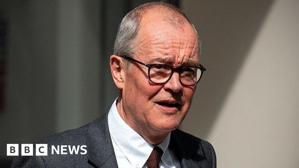 Patrick Vallance, İngiltere'de ilaç fiyatlarının artmasının 'gerekli' olduğunu söyledi