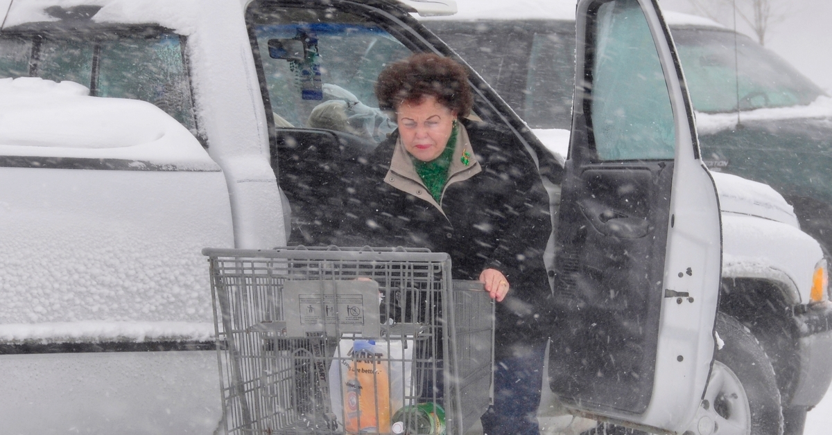 Burze śnieżne i zamiecie zwiększają ryzyko wystąpienia „ślepoty śnieżnej”