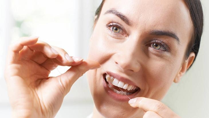 ¡Cepillarse los dientes no es suficiente, utilizar el hilo dental incorrecto también es muy peligroso! ¿Cómo elegir el adecuado?