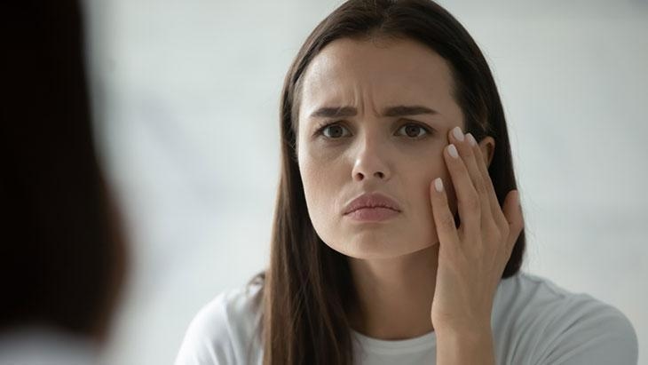 “Gözüm seğiriyor, misafir gelecek” demeyin! Vücudun verdiği bir sinyal olabilir