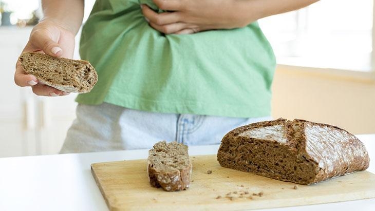 Si presenta estos síntomas, tenga cuidado: ¡Podría tener enfermedad celíaca! Provoca daños en el intestino delgado.