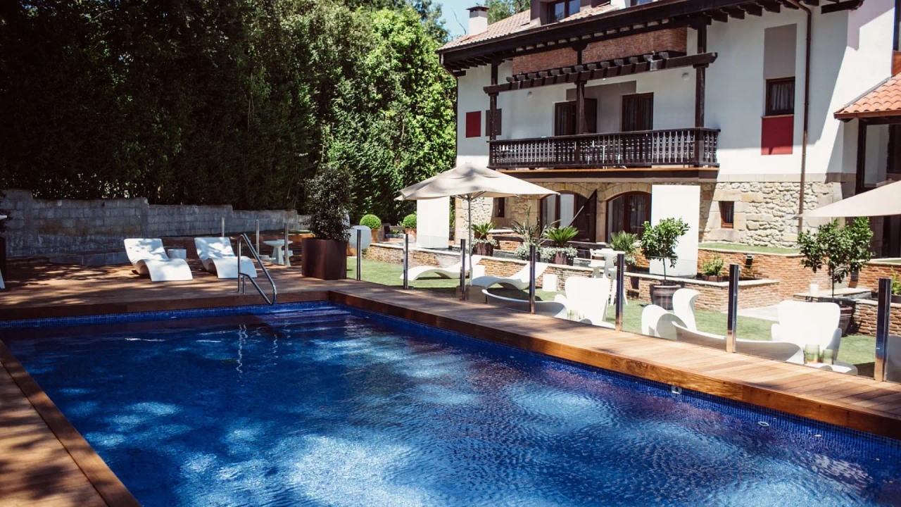 Né Ribadeo né Llanes: uno degli hotel migliori per le vacanze estive nel nord della Spagna si trova in una cittadina della Cantabria.