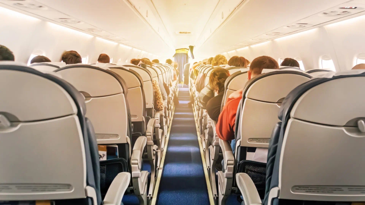 Multe fino a 225.000 euro per comportamento inappropriato a bordo di un aereo