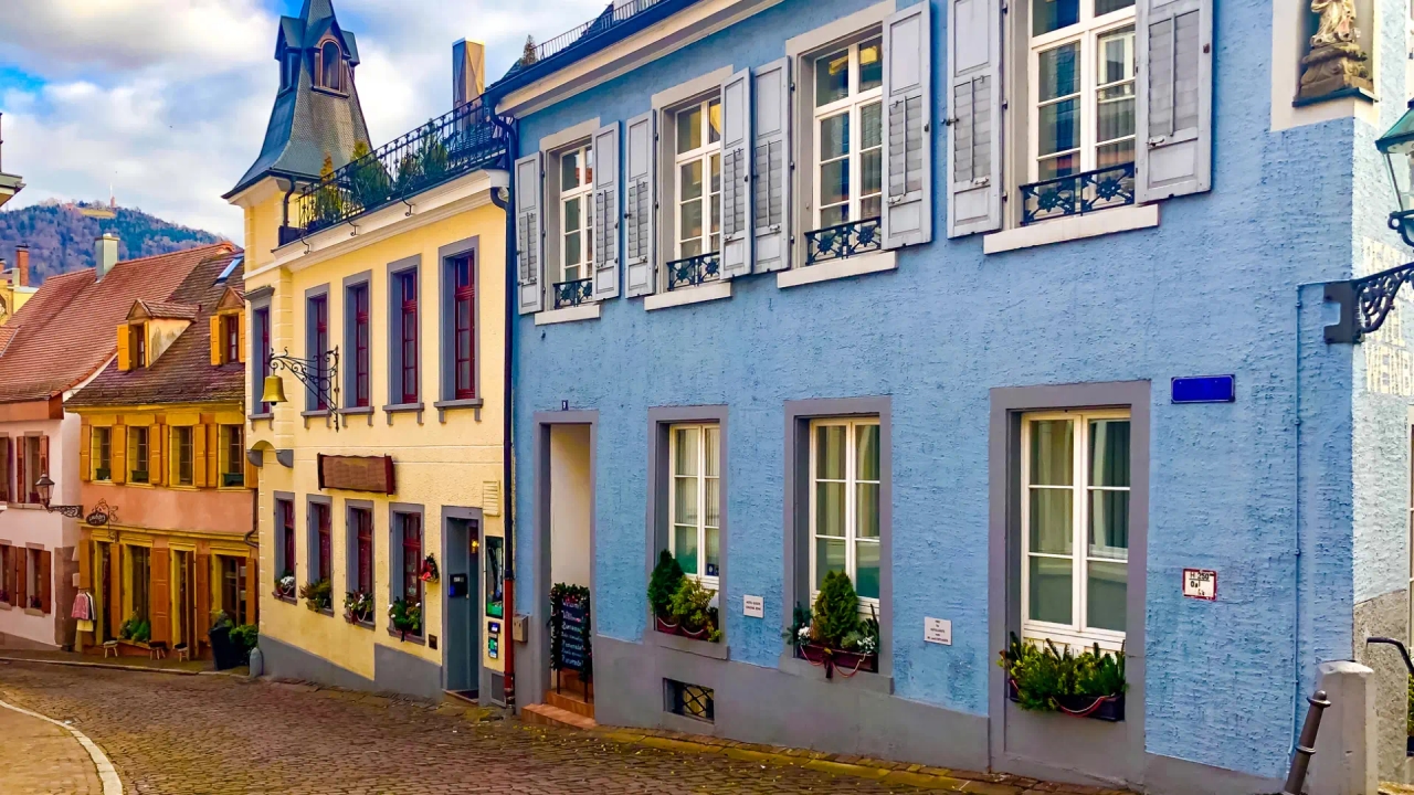 La città più chic della Germania: a un'ora da Strasburgo, perfetta per una gita con gli amici.