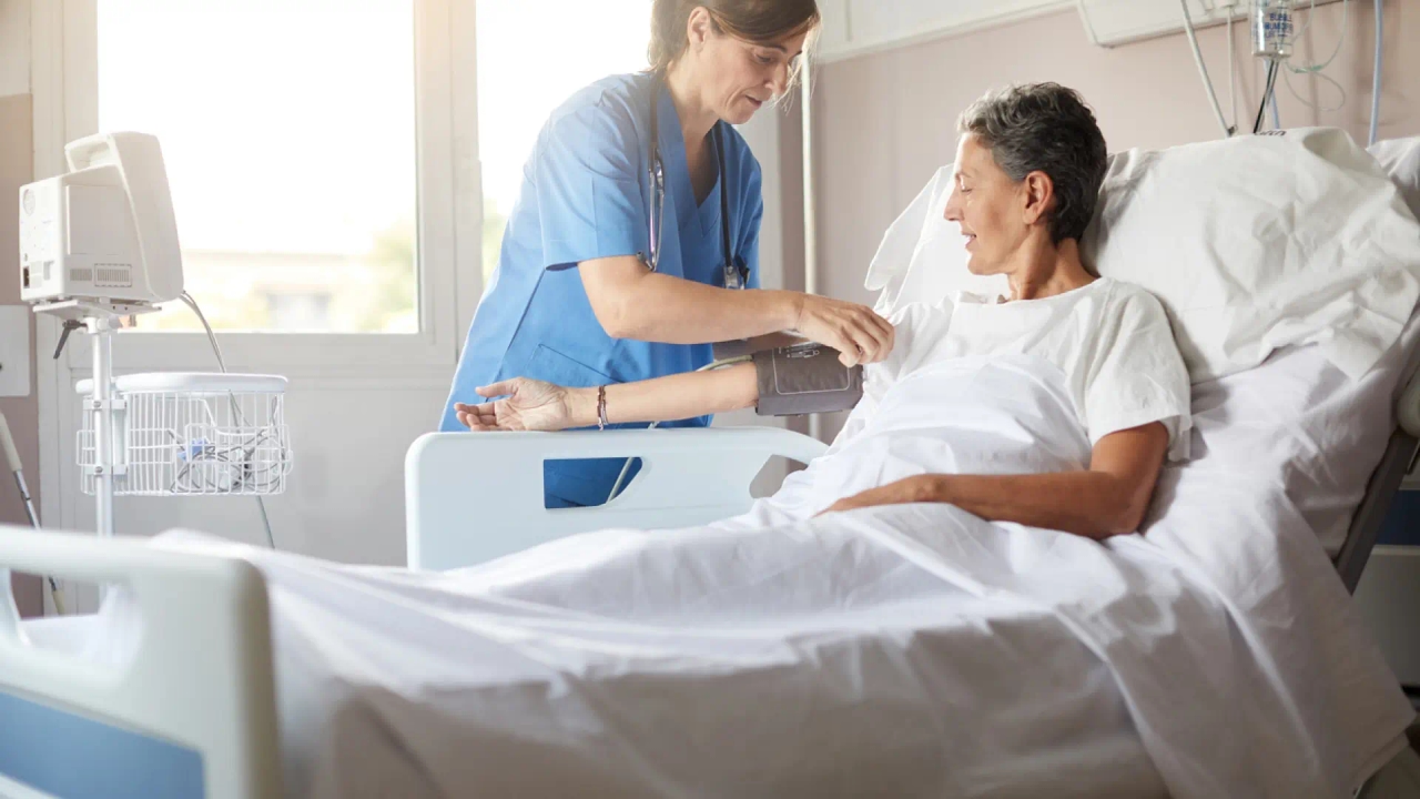 Eine spanische Krankenschwester teilt ihre Überraschung über die Arbeitsweise in norwegischen Krankenhäusern.