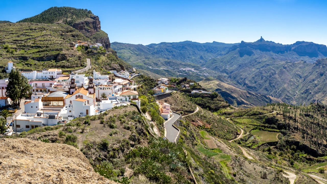 The smallest town in Gran Canaria: high on a mountain and with a viewpoint in homage to Unamuno