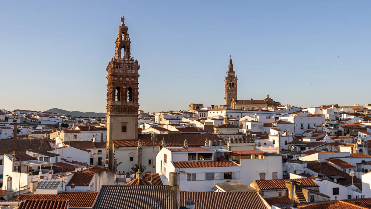 El pueblo de Badajoz elegido Capital del Turismo Rural 2025: murallas, iglesias históricas y un castillo templario