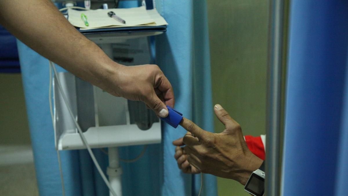 De Primavera Clinic in Villavicencio heeft de spoedeisende hulp opgeschort vanwege een schuld van meer dan 22 miljard dollar bij Nueva EPS. Hierdoor komen 1.200 patiënten zonder zorg te zitten.