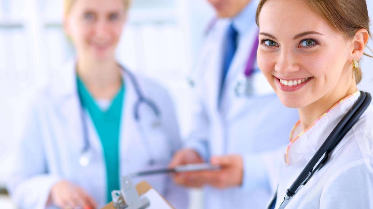 Oltre 100 medici colombiani sono nominati per i Doctoralia Awards 2025.