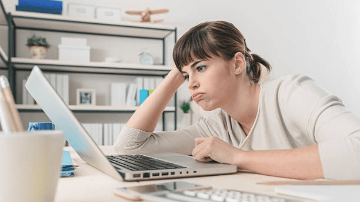 Sei intrappolato nel disordine digitale? Scopri se sei un accumulatore elettronico e come migliorare la tua situazione.