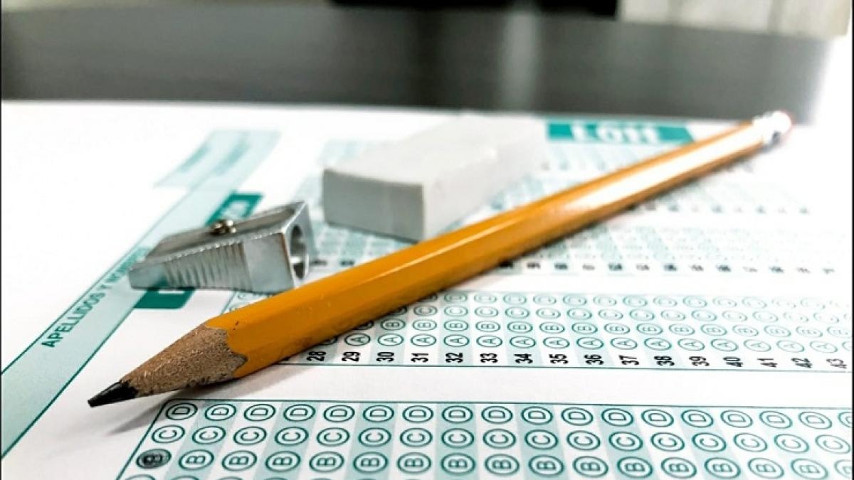 SENA offers free online courses to prepare for the Saber 11 test in less than 50 hours.