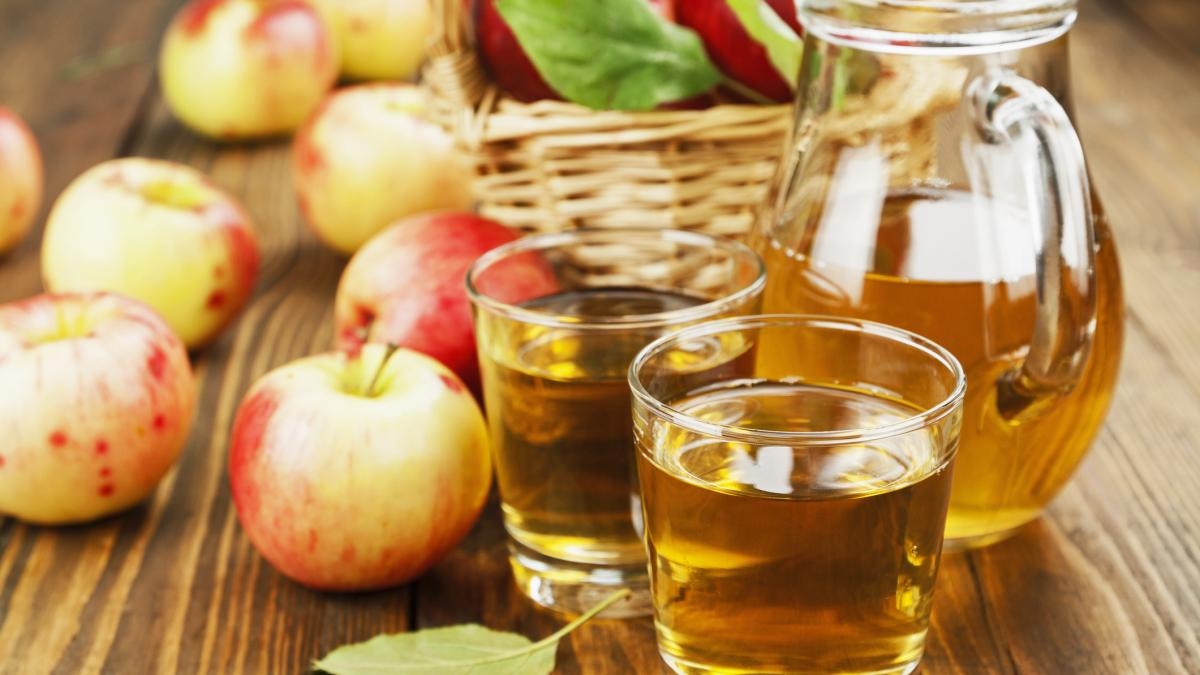 I benefici dell'assunzione di un cucchiaio di aceto di mele al mattino, secondo una nutrizionista