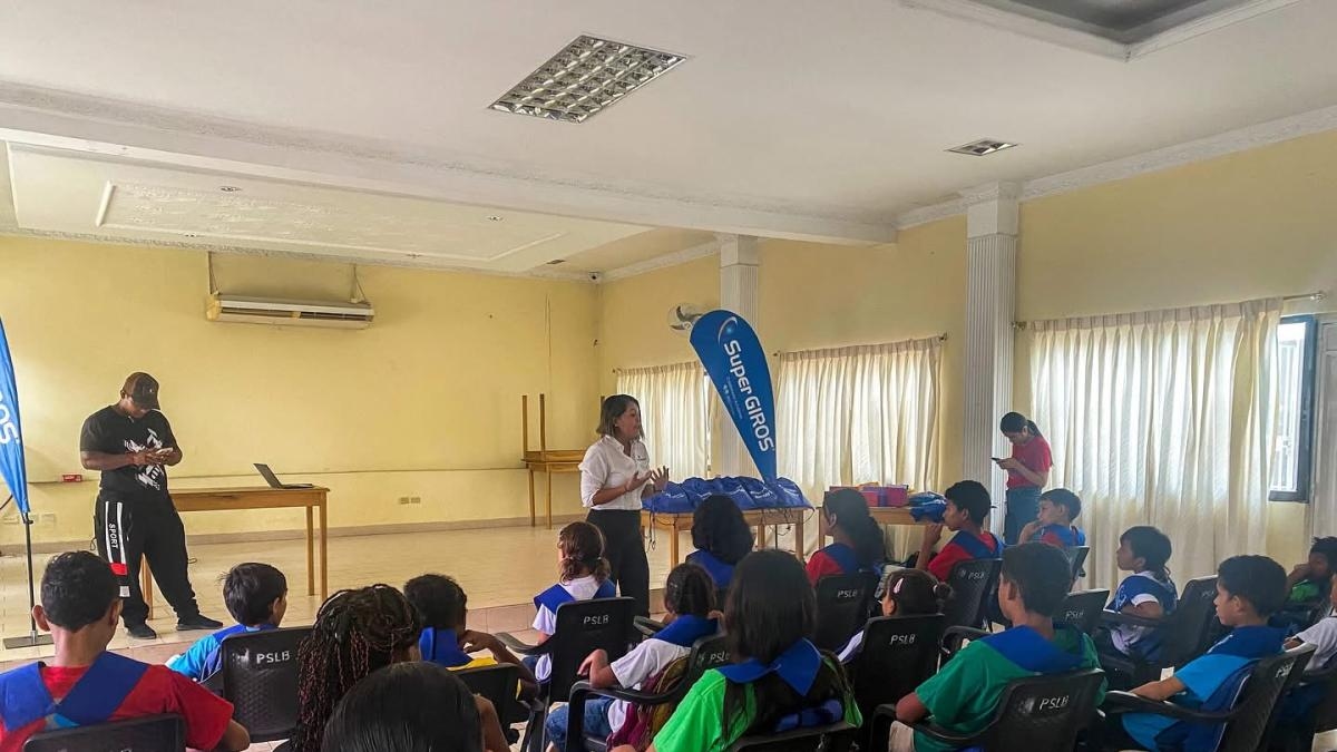Abgesehen von der Gewalt in Catatumbo lernten die Kinder Englisch durch das Radio.