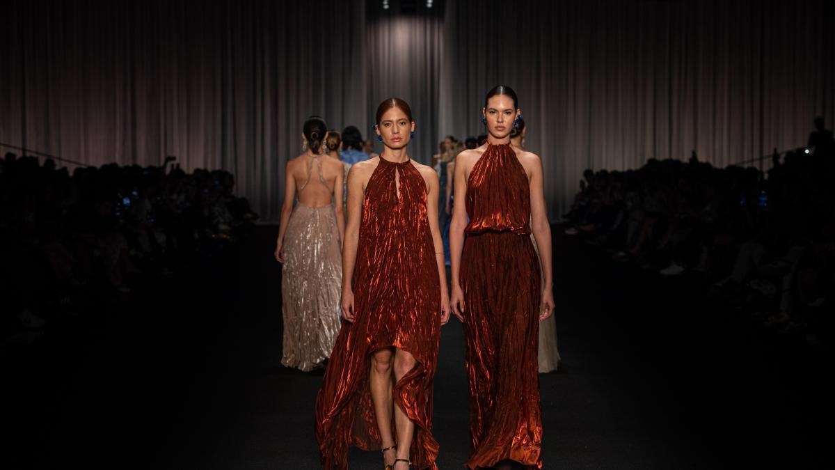 Bogotá Fashion Week 2025: Die achte Ausgabe brach Besucherrekorde und übertraf die kommerziellen Möglichkeiten.