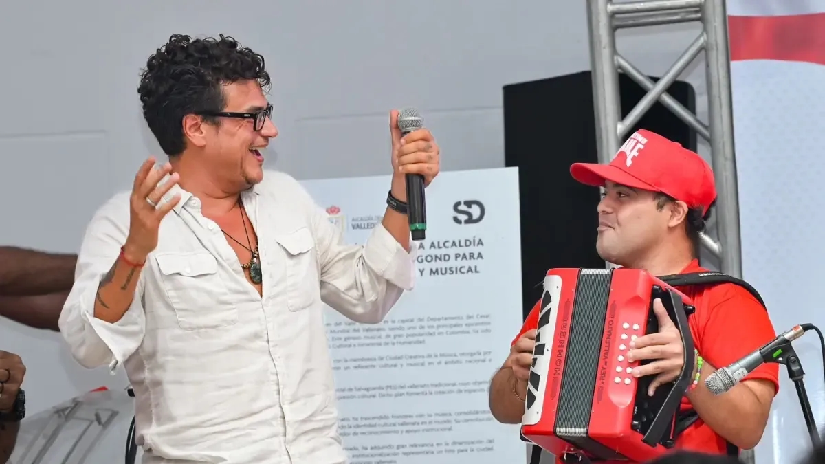 Silvestre Dangond e Emilia conquistam as paradas Latin Airplay da Billboard com “Vestido Rojo”
