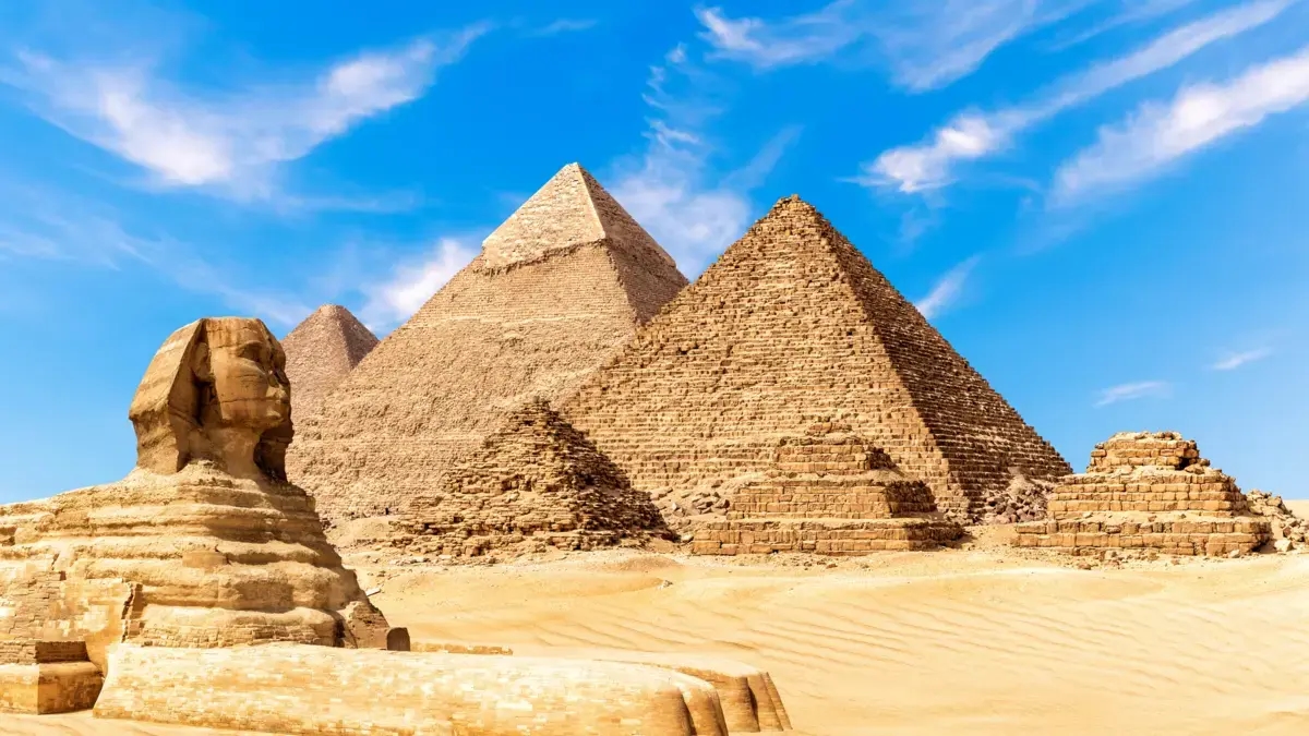 Al largo di Alessandria d'Egitto è stata scoperta una città sommersa risalente a più di 2.000 anni fa.