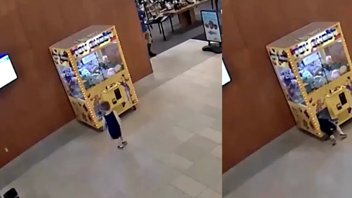 Vídeo | Um menino ficou preso em uma máquina de venda automática de bichos de pelúcia, e as autoridades tiveram que iniciar uma operação para libertá-lo.