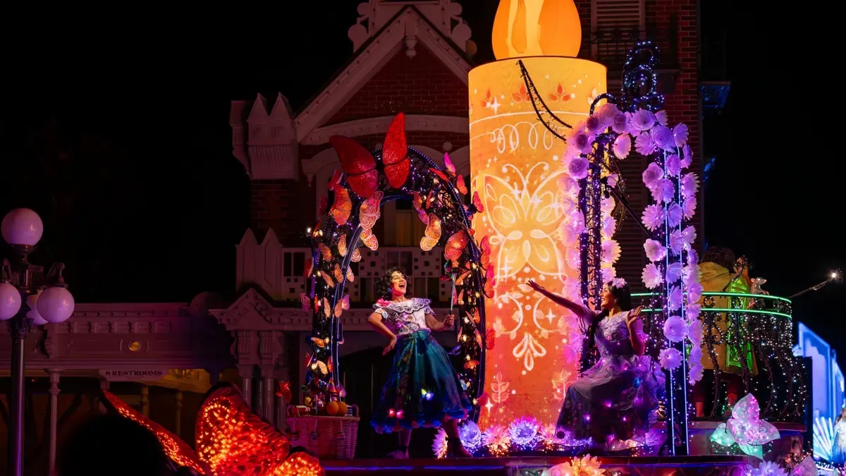 Magie wird im großen Stil neu interpretiert: nächtliche Paraden, Piratentavernen und überarbeitete Shows im Walt Disney World in Orlando.