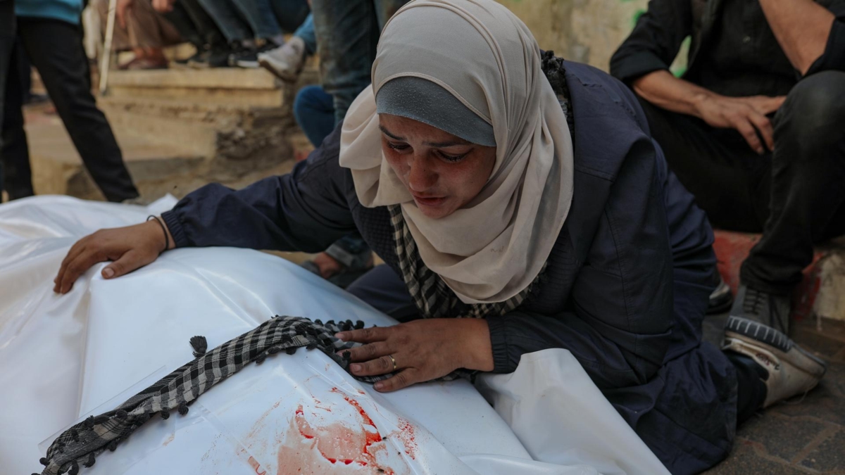 Israel gibt die Leichen von 30 Palästinensern im Austausch gegen die sterblichen Überreste zweier von der Hamas übergebener Geiseln zurück; diese weisen Berichten zufolge Folterspuren auf.